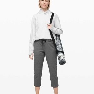 Lululemon On The Fly Crop Joggers 23" Luxtreme